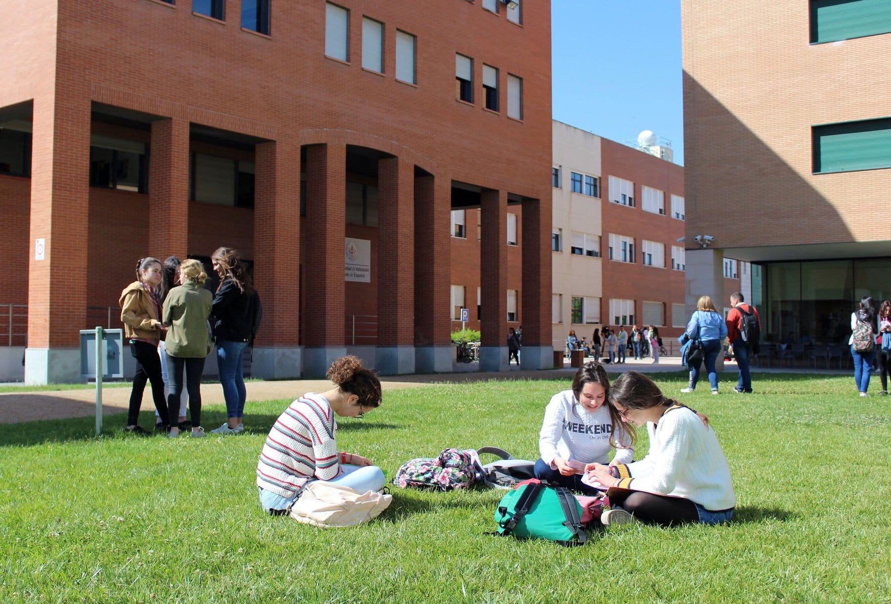 Jóvenes en el Campus Miguel Delibes de Valladolid